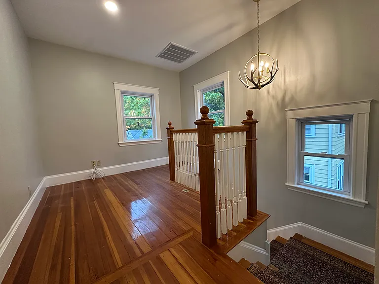 492 Lowell Ave — Photo 9