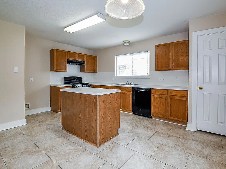 5830 Silver Oak — Photo 11
