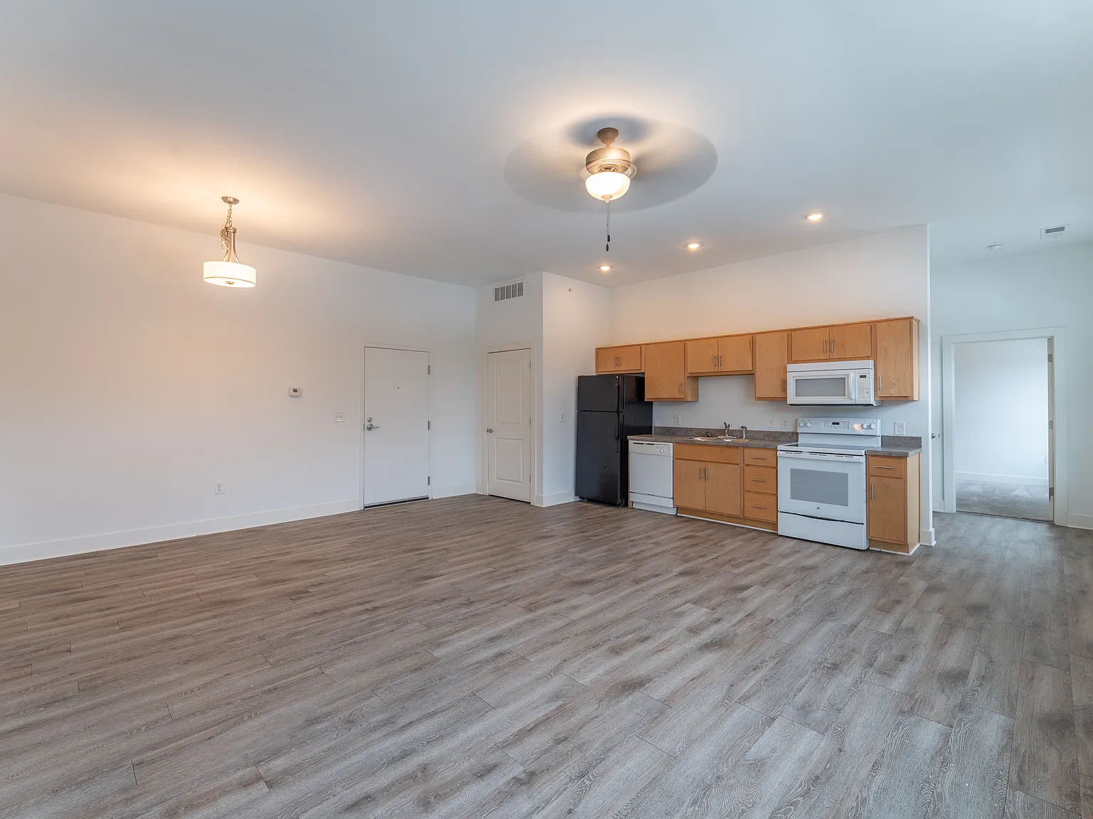 2 bed, 775 sqft, $1,200 — Photo 4