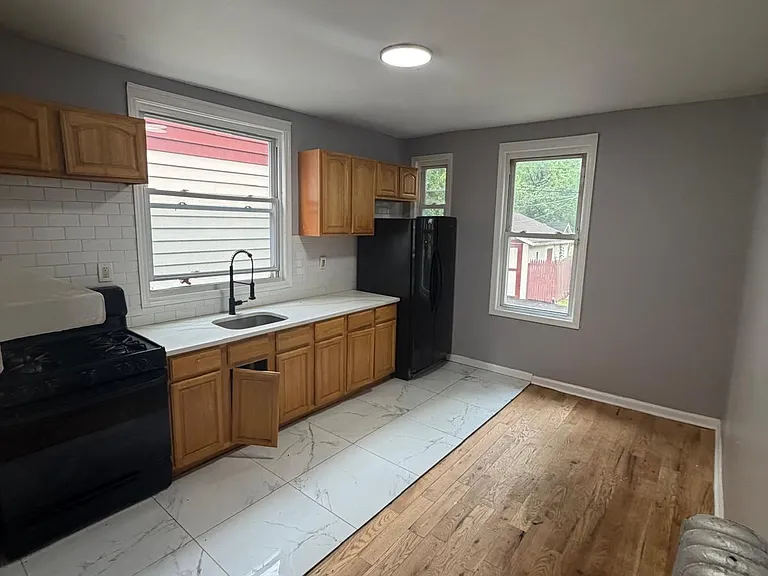 304 Glenwood Ave #1A — Photo 2