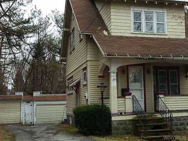 2nd image of 125 Williams St
