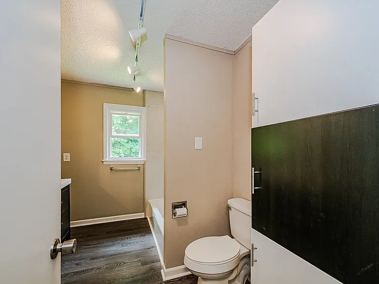 6814 Barrington Dr — Photo 16