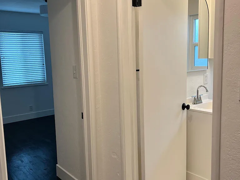 Hallway to bedrooms and bathroom