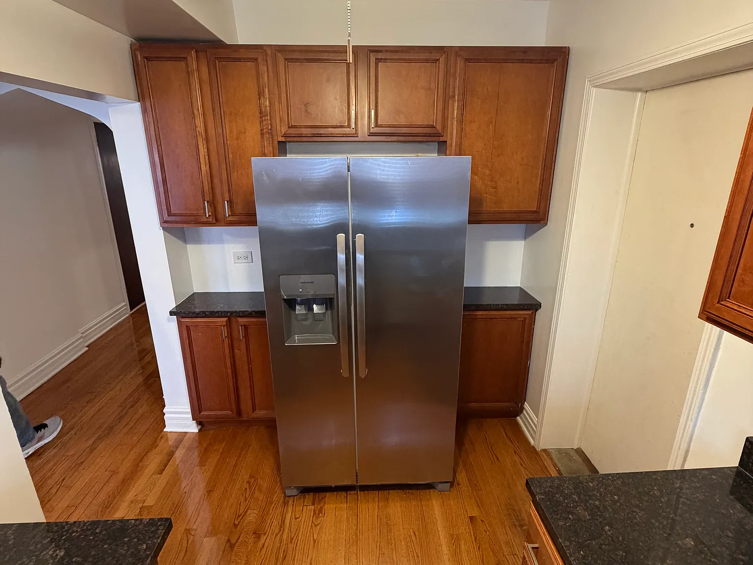 46 N Menard Ave — Photo 4