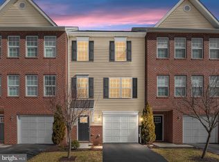 17 Savage Ct, Falling Waters, WV 25419