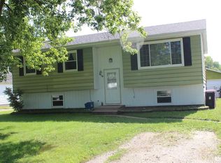 614 7th St, Colona, IL 61241