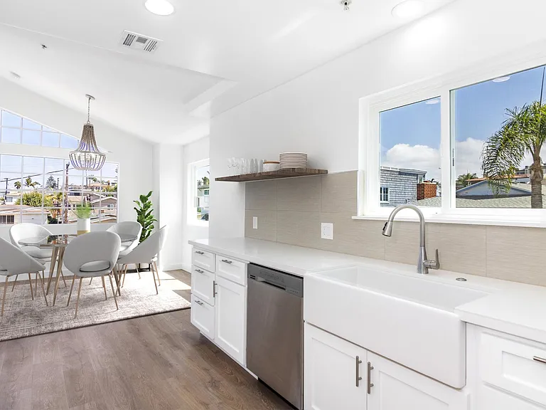Kitchen & Dining Room (virtual staging added)