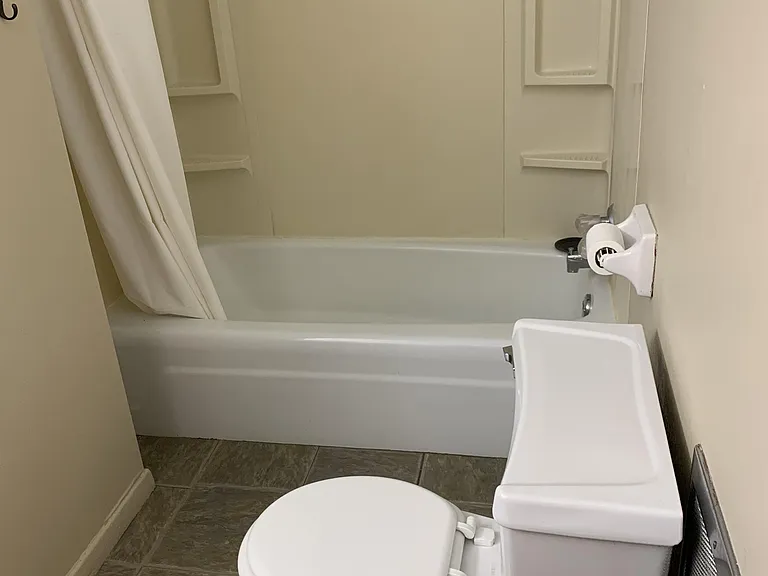 409 N 2nd St #5 — Photo 8