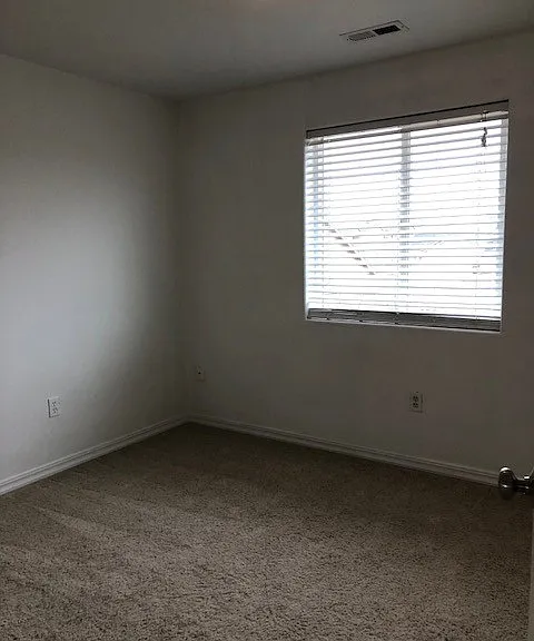 506 N Mississippi Dr — Photo 8