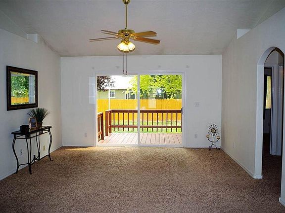 3rd image of 624 Alturas St