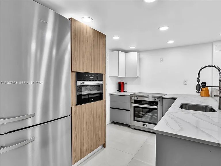 10000 W Bay Harbor Dr #201 — Photo 13