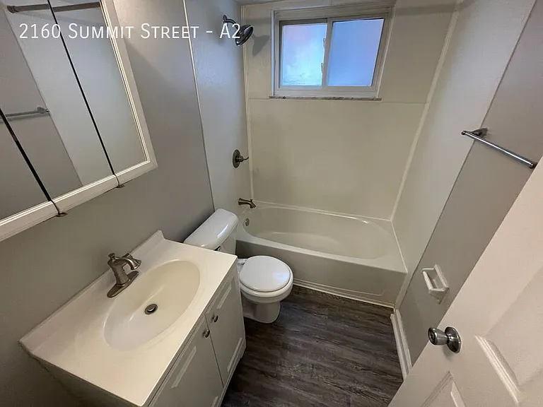2160 Summit St #A2 — Photo 10