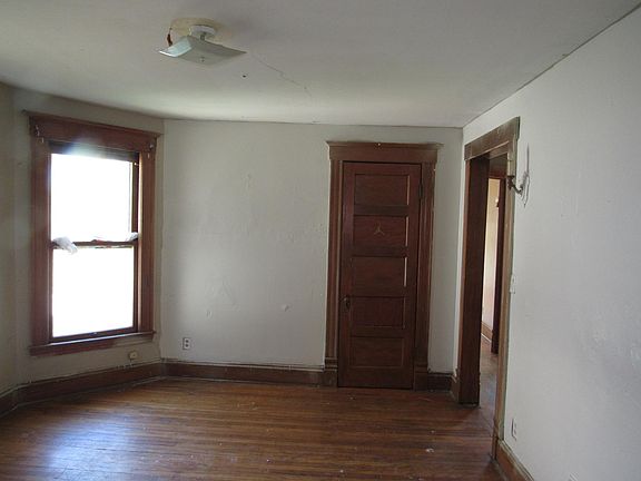 4th image of 130 N Geddes St #1