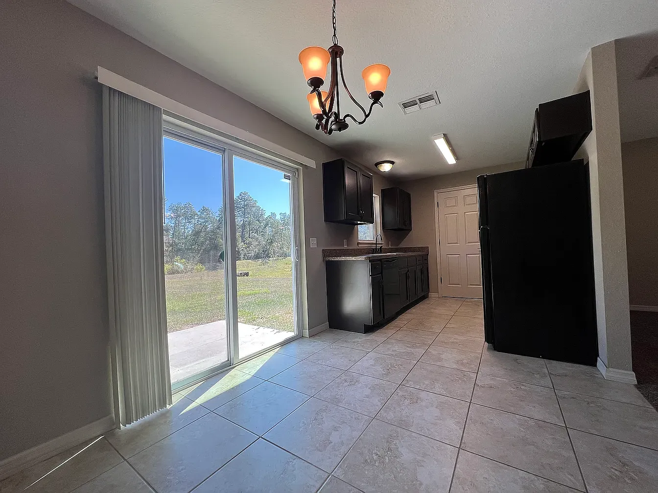 3 bed, 1087 sqft, $1,600 — Photo 3