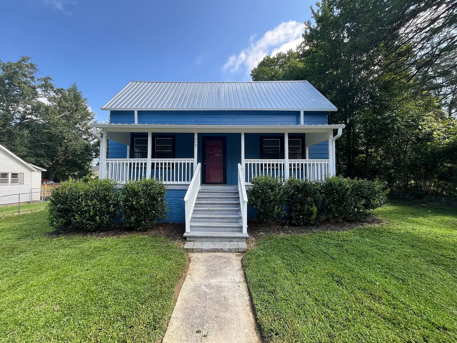 2 bed, 1.5 bath, 951 sqft, $1,300 — Photo 2