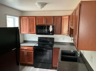 458 Riverside Dr, Augusta, ME 04330