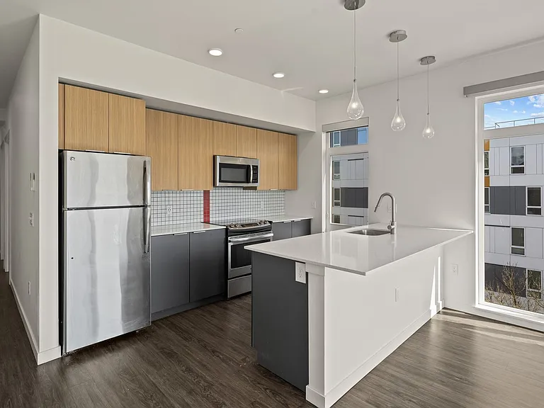101 Broadway, Live Here, Go Anywhere — Photo 45