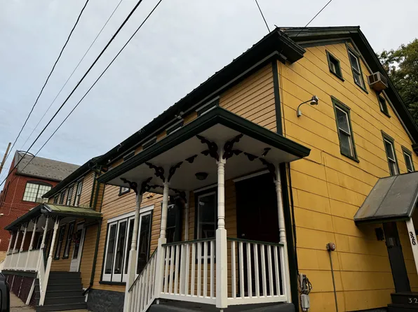 320 W Stephen St #B, Martinsburg, WV 25401