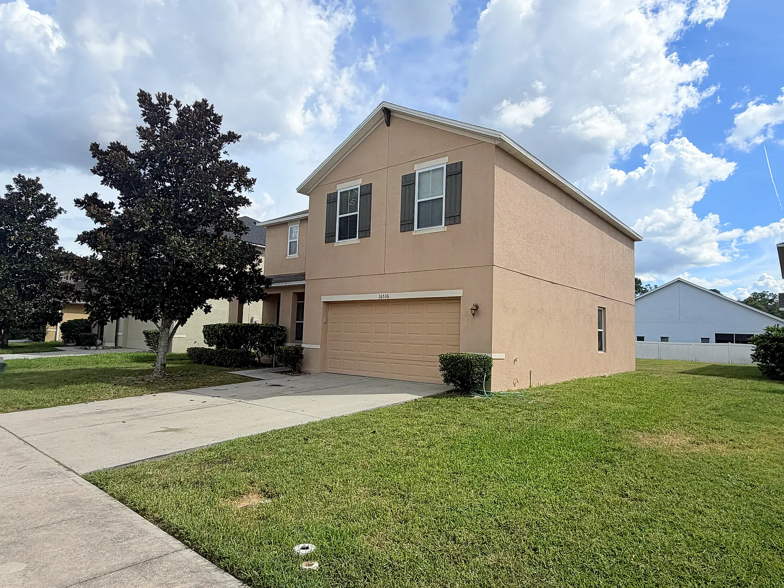 4 bed, 2.5 bath, 2427 sqft, $2,400 — Photo 2