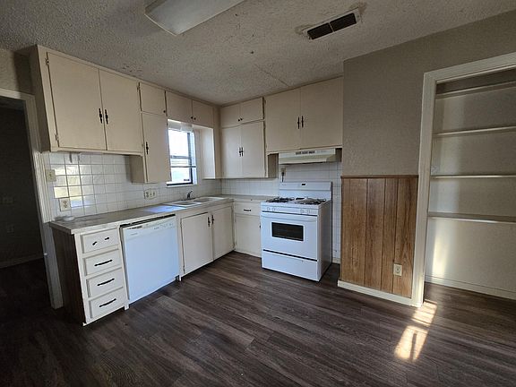 5th image of 2612 39th St