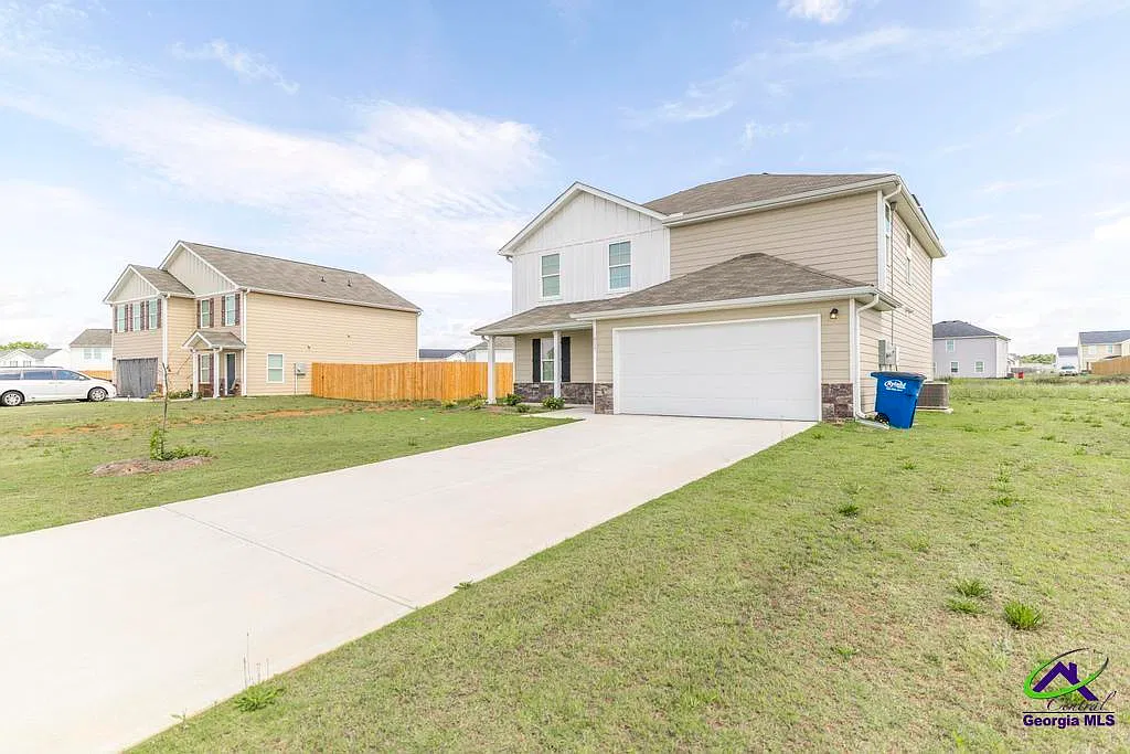 5 bed, 3.0 bath, 2288 sqft, $2,750 — Photo 2