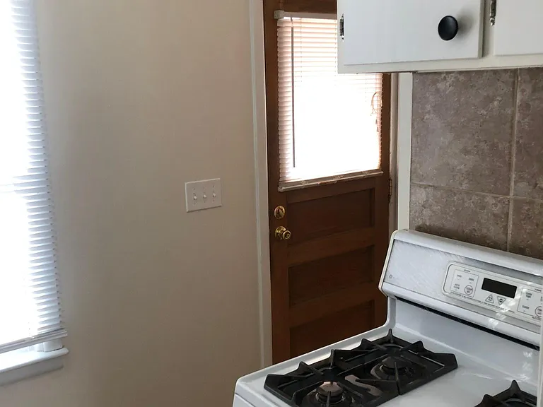 1249 Eastern Pl NE — Photo 6