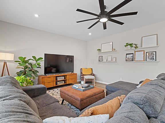 5th image of 381 Rochdale Run