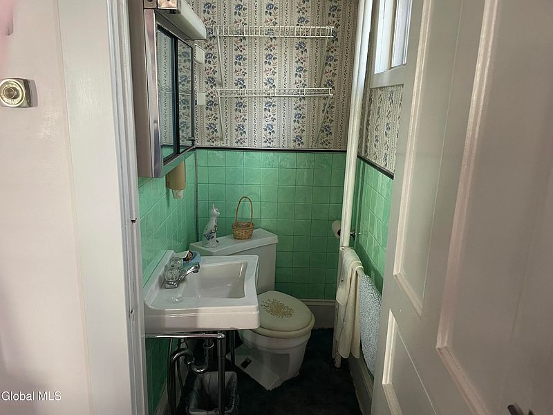 4th image of 19 Washington Street