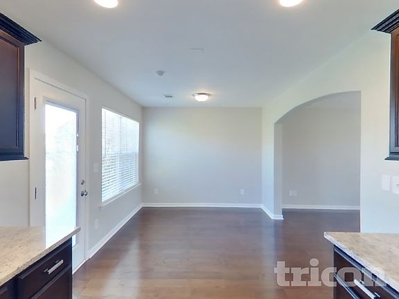 5th image of 323 Stratford Park Blvd