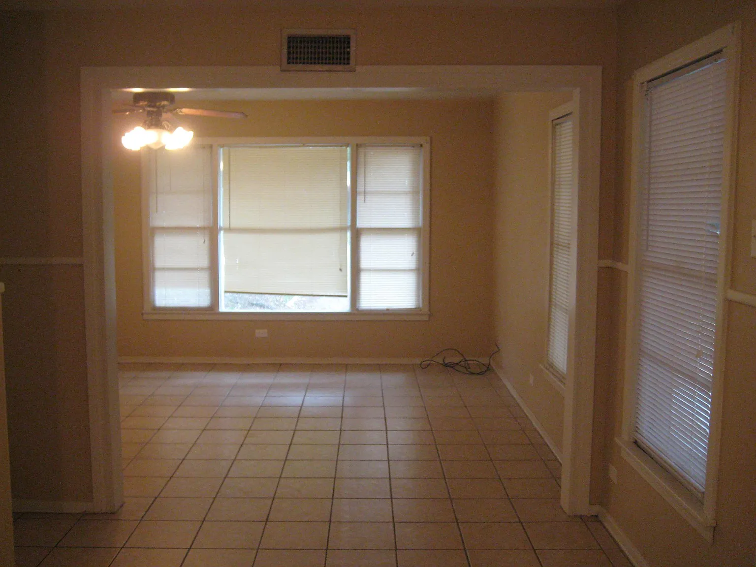 3 bed, 1100 sqft, $1,450 — Photo 2
