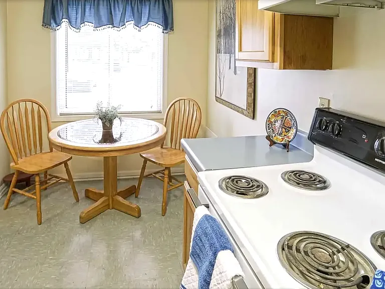 Crimson Heights Apartments — Photo 1