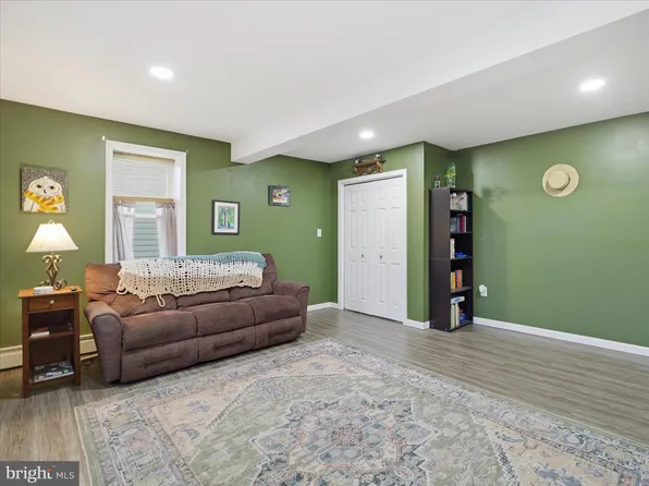 128 E Madison St, Greencastle, PA 17225
