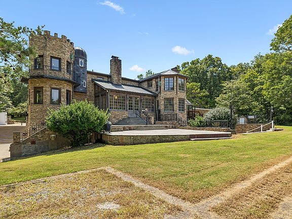 4th image of 1374 Peter Pond Rd