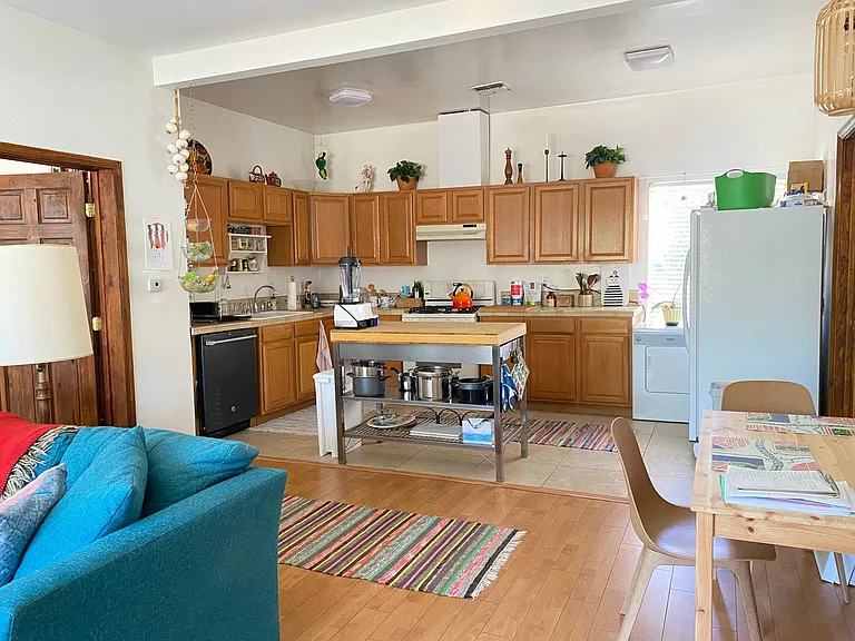 549 N Martel Ave — Photo 25