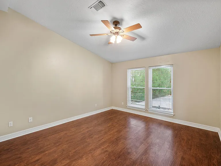 8030 Pine Falls Dr — Photo 9