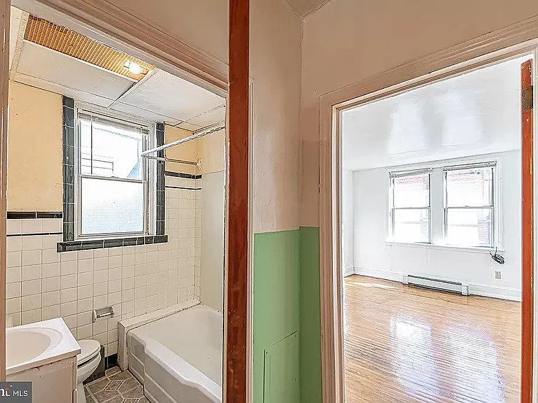 S Bancroft St — Photo 16