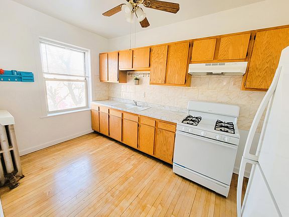 4th image of 2600 W Gunnison St #1