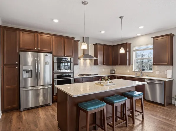 1429 Clover Preserve Ln, Chaska, MN 55318
