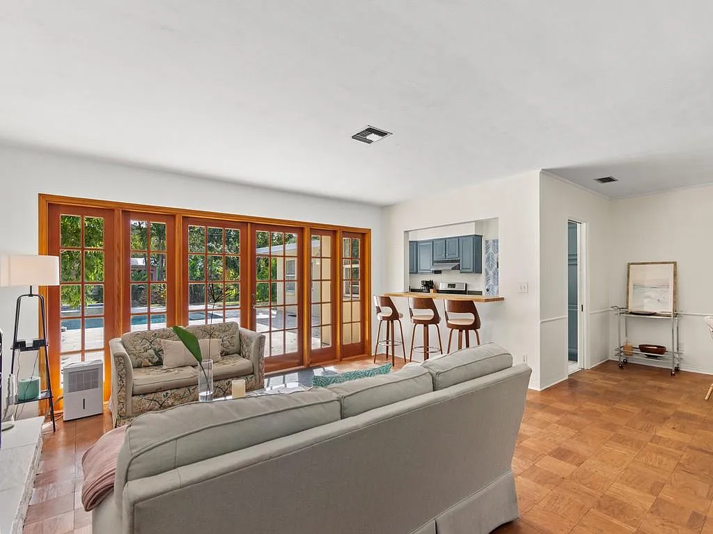 3 bed, 1677 sqft, $8,500 — Photo 4