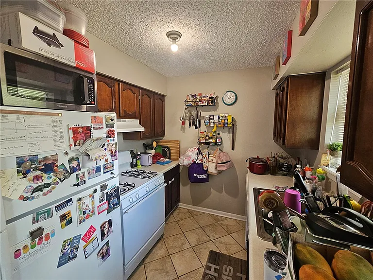 1529 Hillside Dr — Photo 4