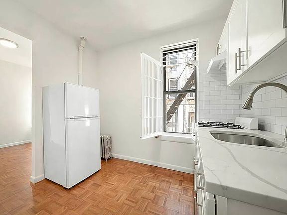 3rd image of 506 E 13th St APT 10