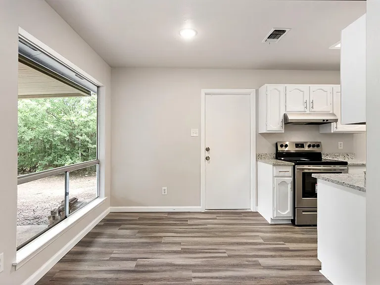 5915 Cliff Trail Dr — Photo 10