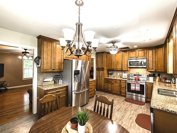 5th image of 147 Old Douglas Ln
