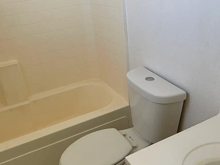 110 S Apache Ave — Photo 10