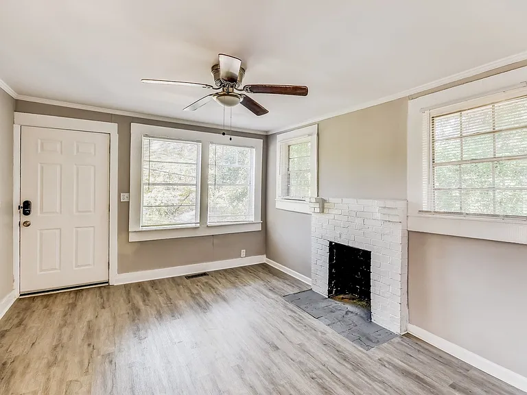845498_018_living_room_13111423.jpg
