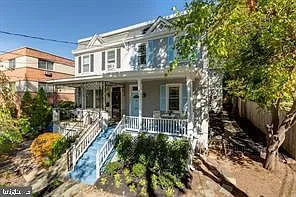 4457 Macarthur Blvd NW — Photo 2