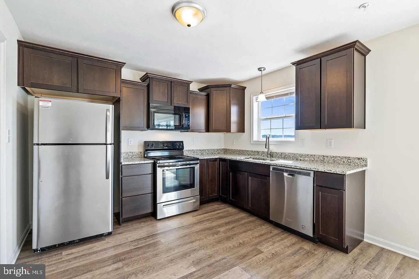 3 bed, 2.5 bath, 1625 sqft, $2,042 — Photo 4