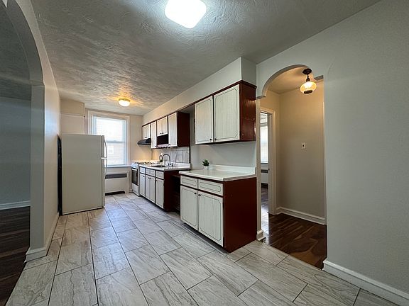 3rd image of 4401 Oakmont St #1