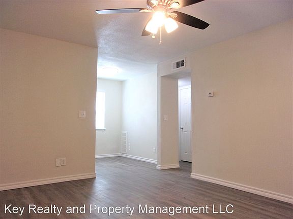 2nd image of 700 NW 17th St #3791761