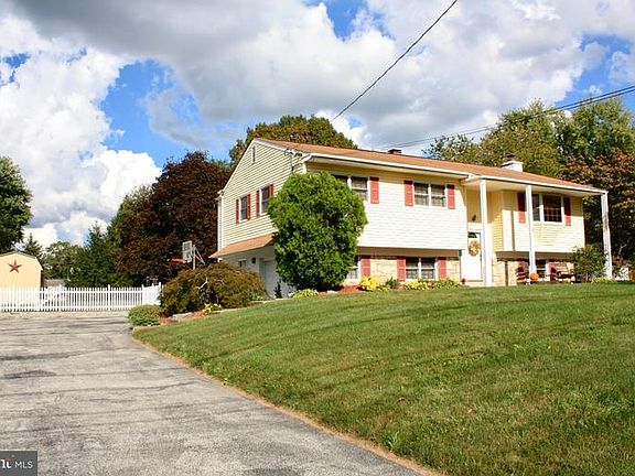 2nd image of 1125 Green Hill Ln